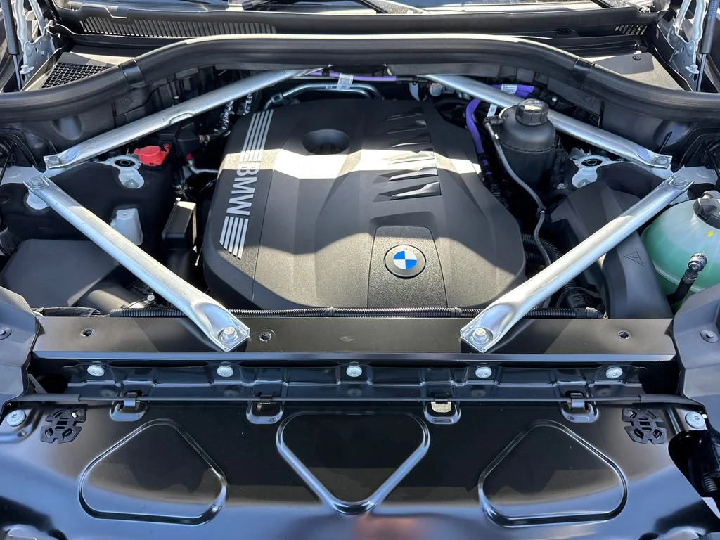 New 2027 White BMW xDrive40i image 8