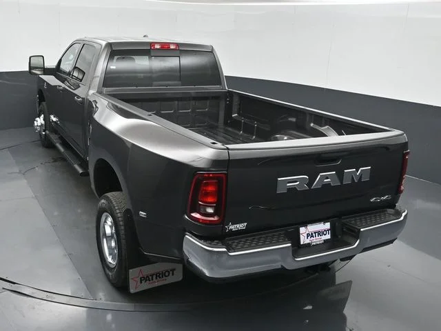 New 2026 Granite Crystal Metallic Clear-Coat Exterior Paint RAM Tradesman image 33