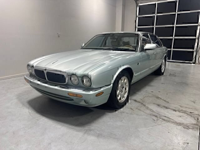 Used 2000 Gold Jaguar Base image 2
