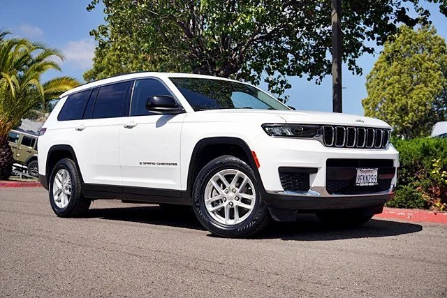 2023 Jeep Grand Cherokee L Laredo's photo