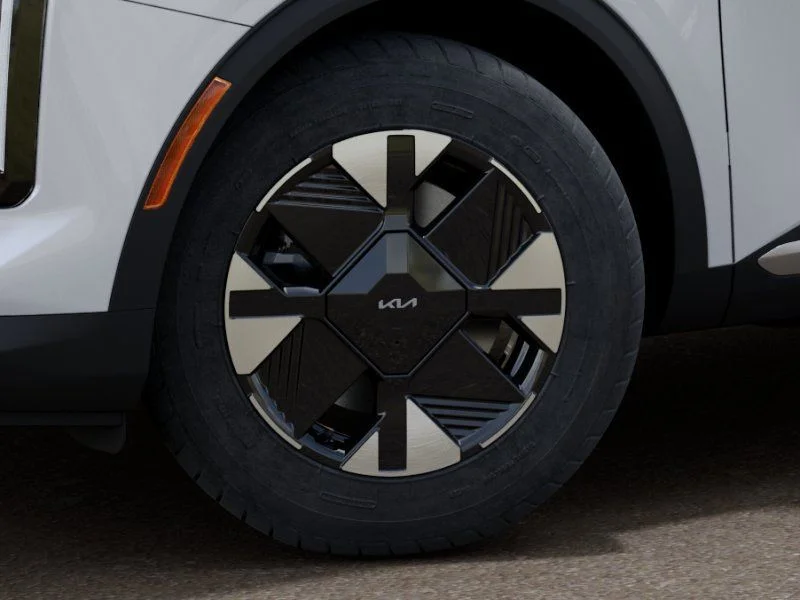 New 2026 Snow White Pearl Kia LX image 9