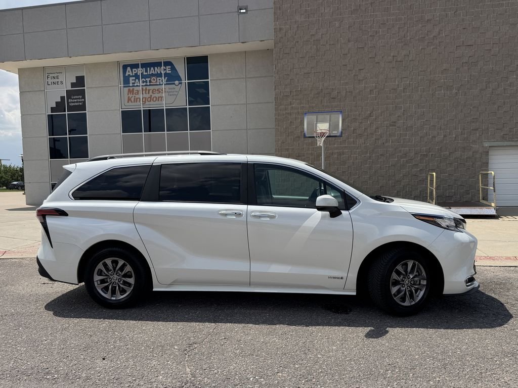 Used 2021 White Toyota XLE image 5