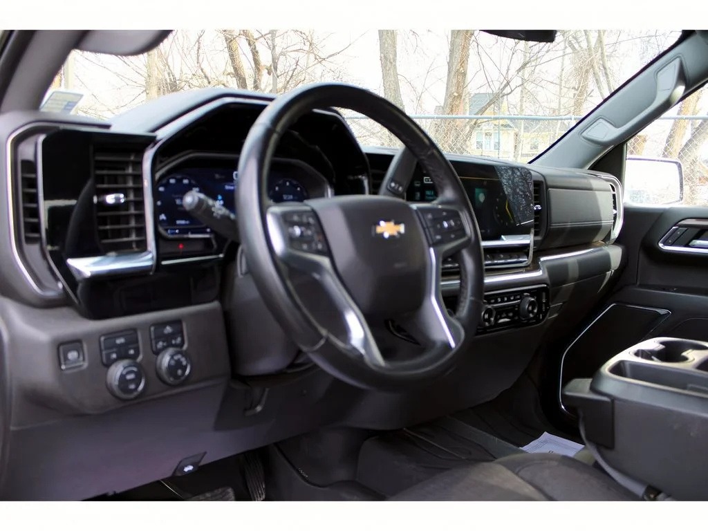 2023 Chevrolet Silverado 1500 LT - Photo 14