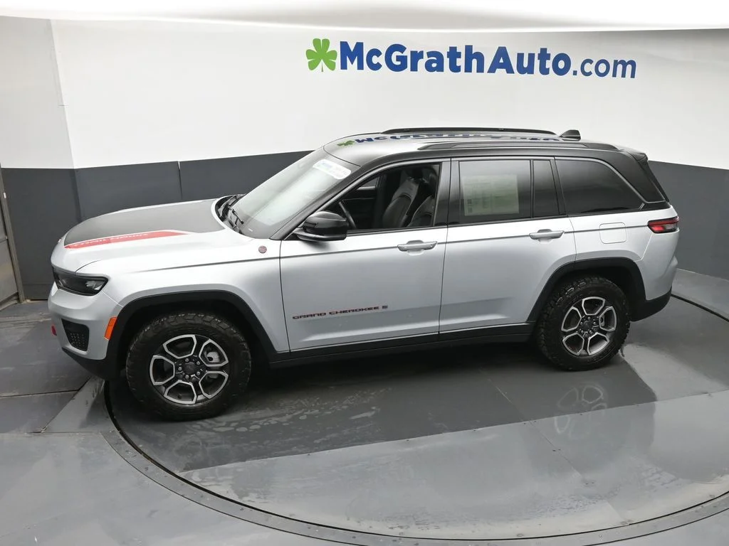 Certified Used 2022 Silver Jeep Trailhawk image 24