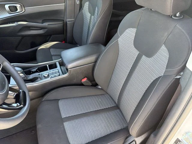 Used 2022 White Kia LX image 18