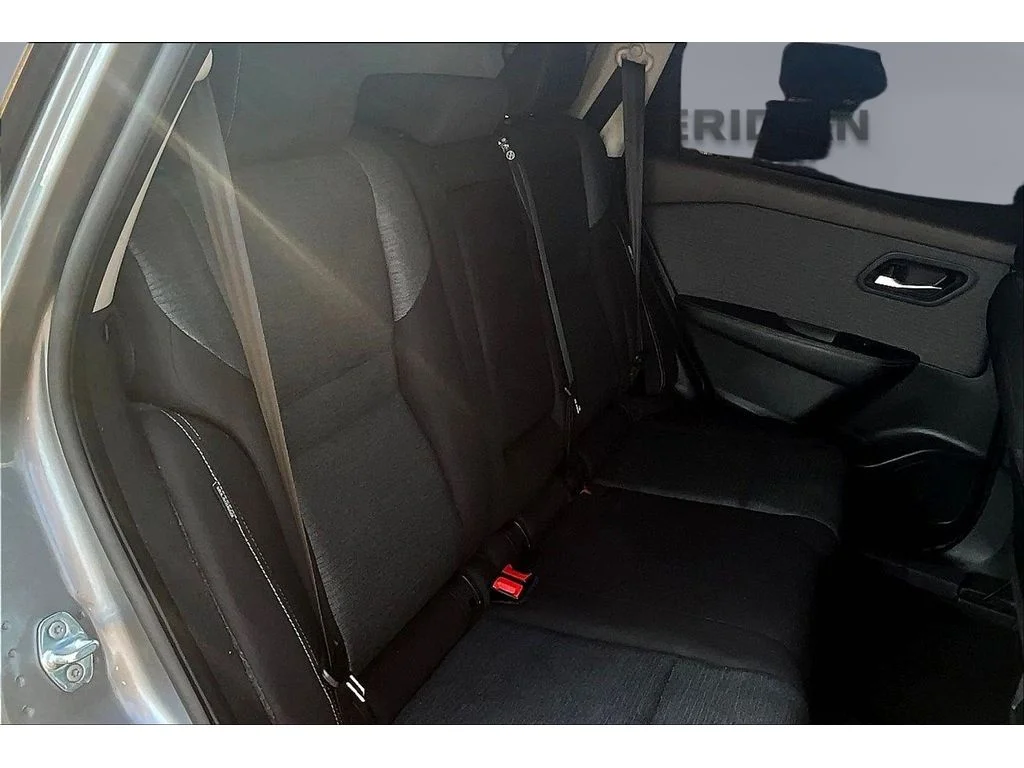 Used 2023  Nissan SV image 18