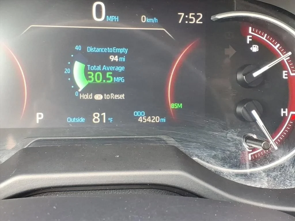 Used 2024 White Toyota XLE image 27