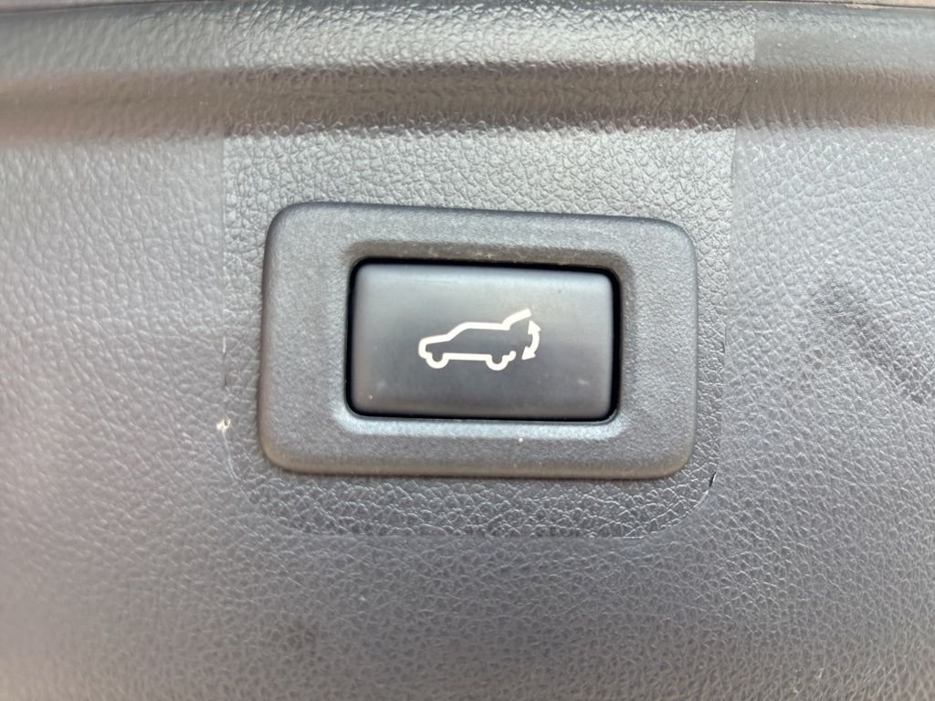 Used 2017 Gray Subaru 2.5i Premium image 8