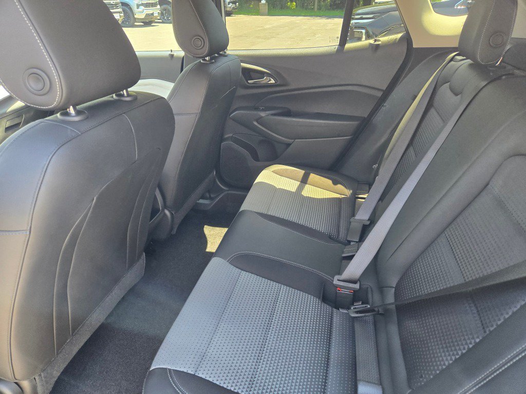 2025 Chevrolet Trax LT - Photo 16