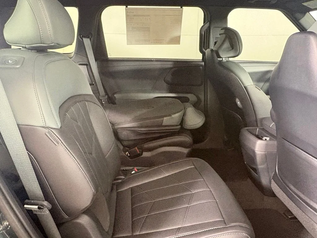 New 2027 Black Jade Green Kia X-LINE SX image 17