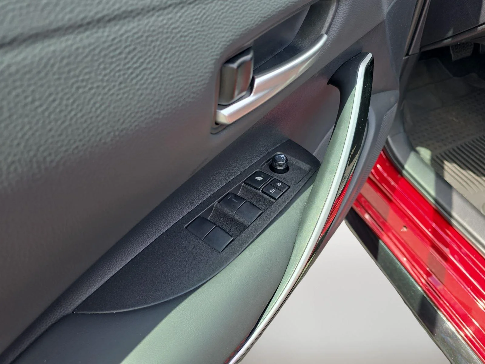 Used 2025 Ruby Flare Pearl Toyota XSE image 22