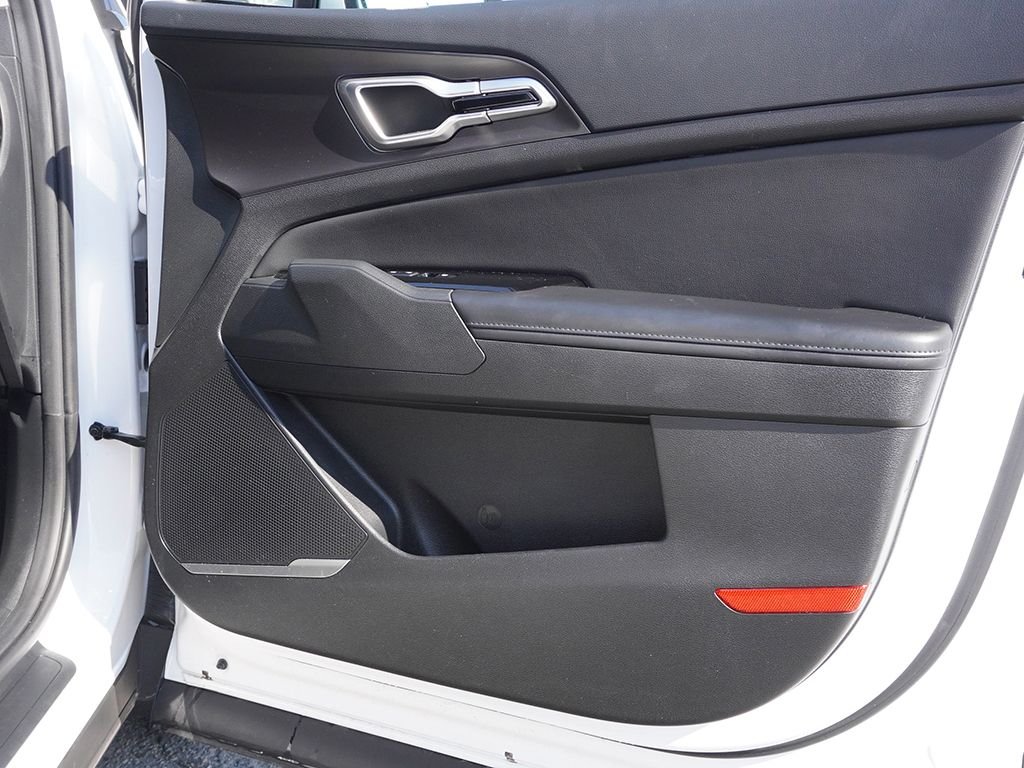 Used 2023 White Kia EX image 22