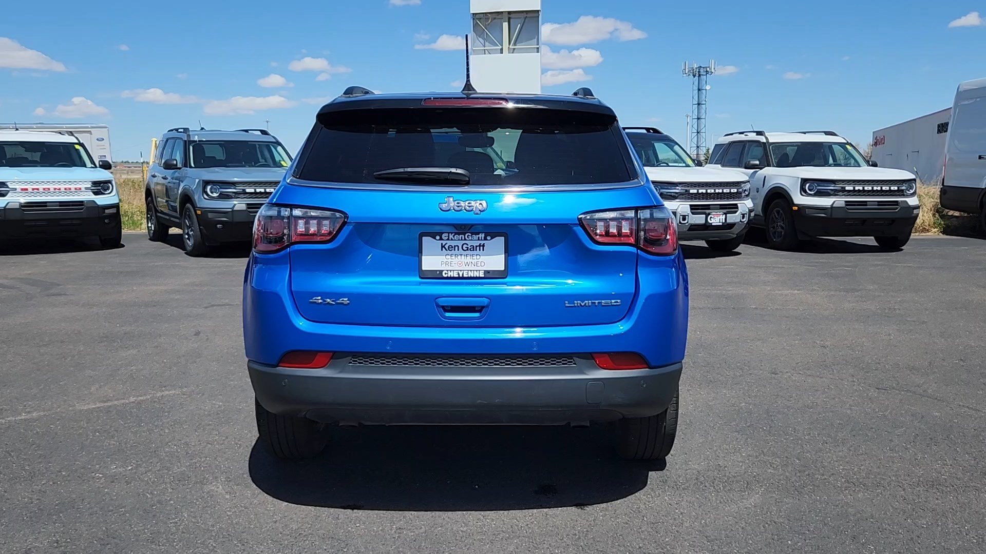 Used 2025 Hydro Blue Pearlcoat Jeep Limited image 20