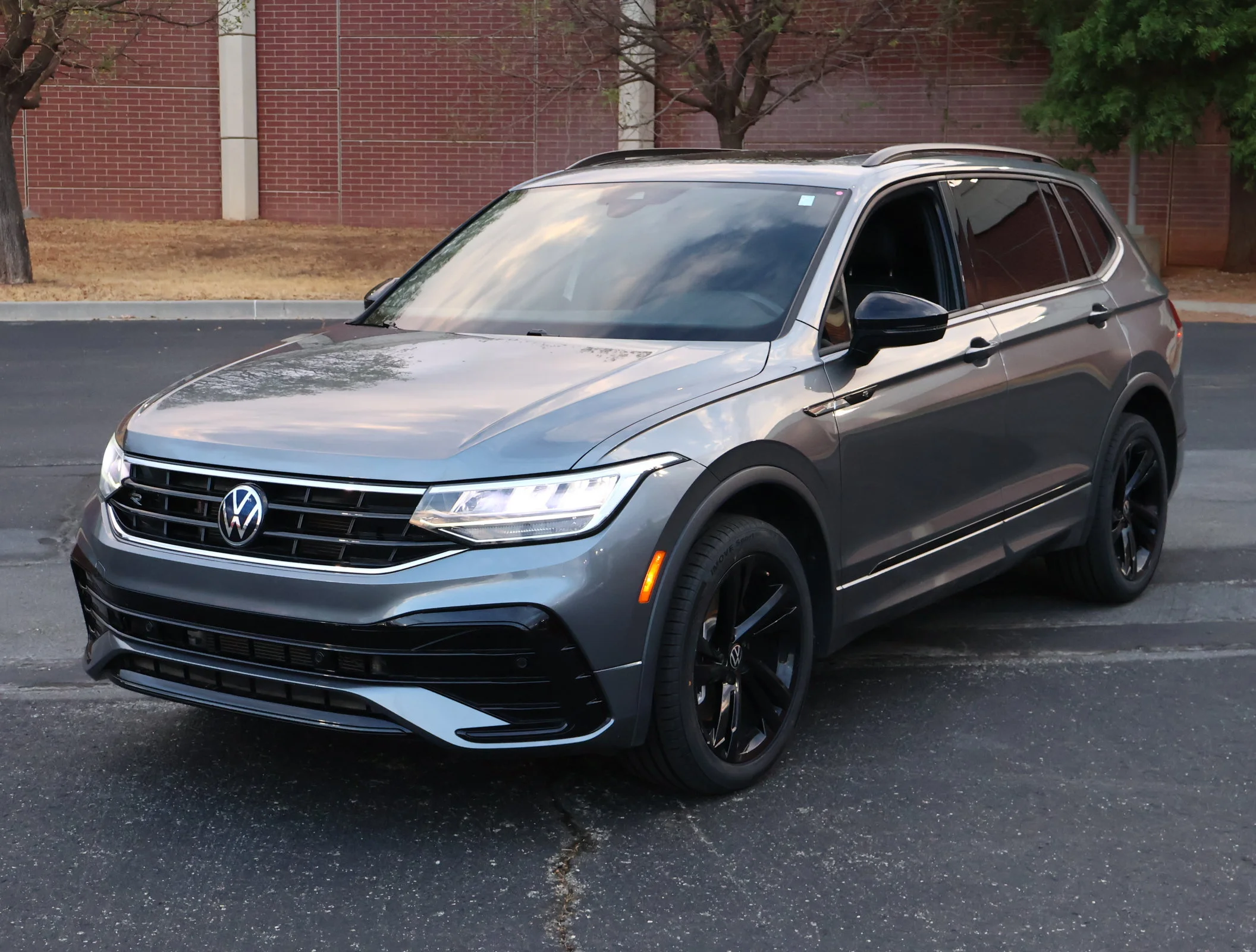 Used 2023 Gray Volkswagen SE R-Line Black image 31