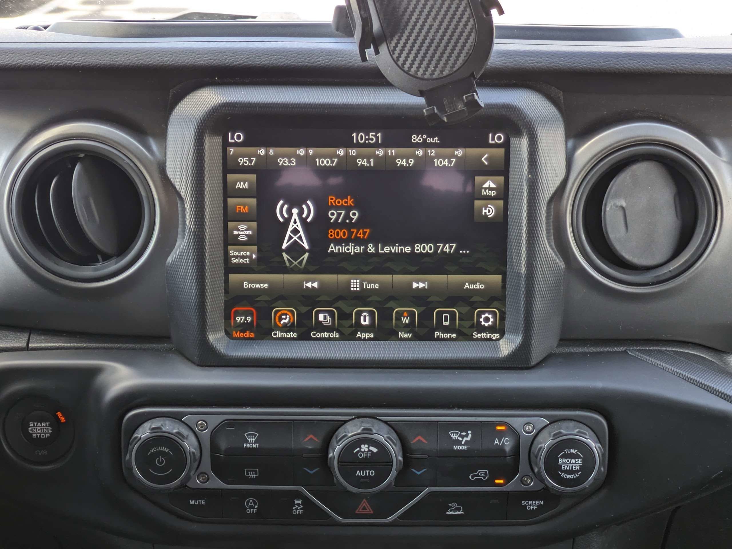 Used 2023 White Jeep Sport S image 18