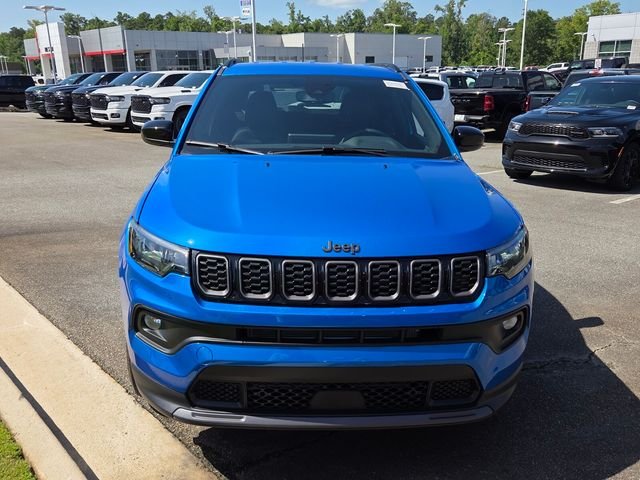 New 2026 Hydro Blue Pearl-Coat Exterior Paint Jeep Latitude image 2