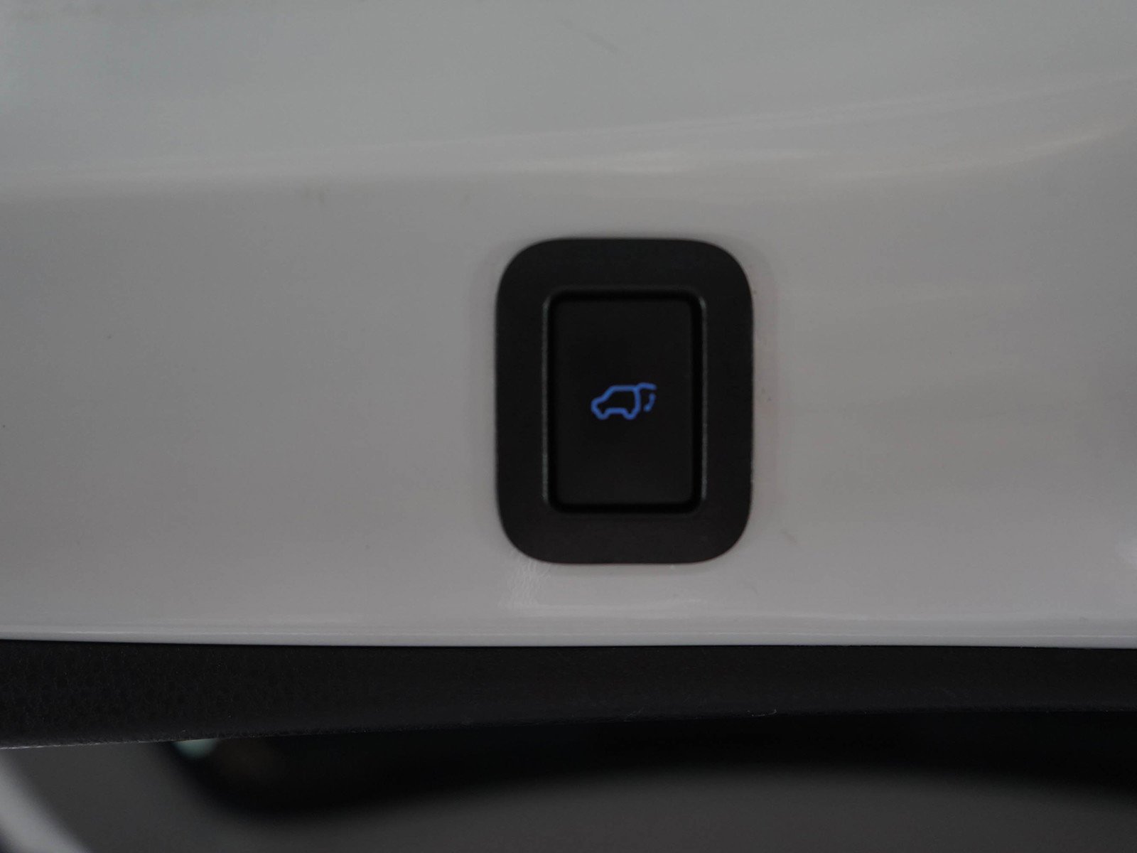 Used 2018 Blizzard Pearl Toyota Xle image 20