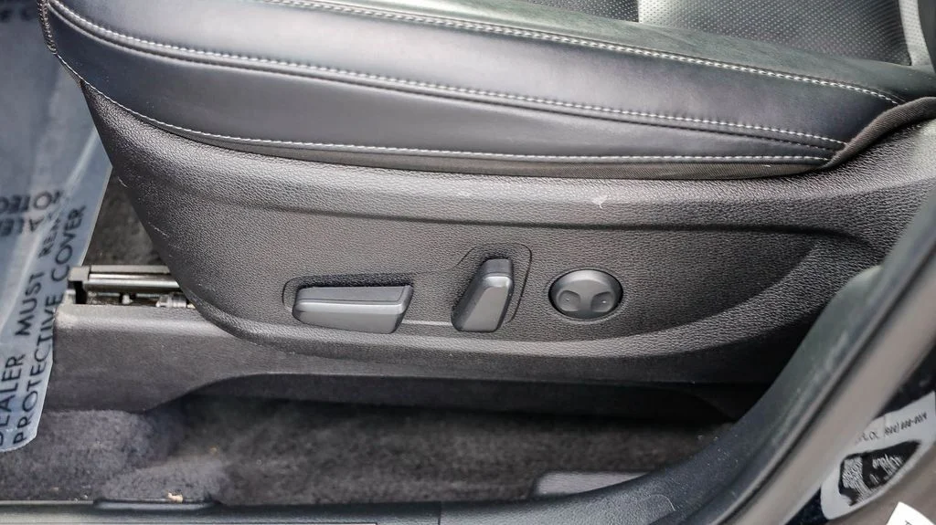 Used 2025 Black Kia S image 27