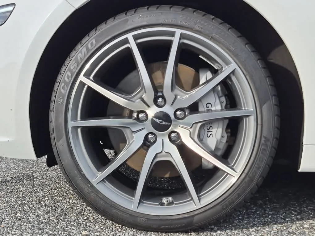 Used 2025 Uyuni White Genesis 2.5T image 6