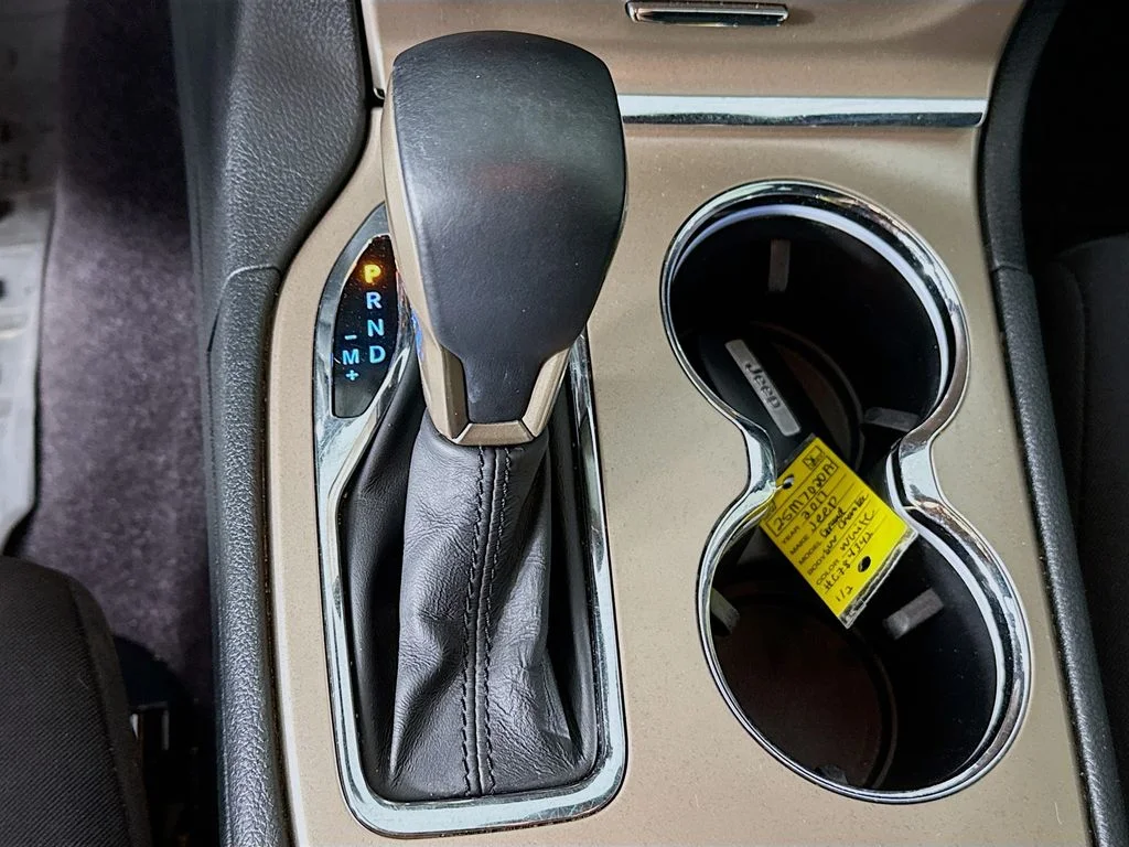 Used 2017 White Jeep Laredo image 17