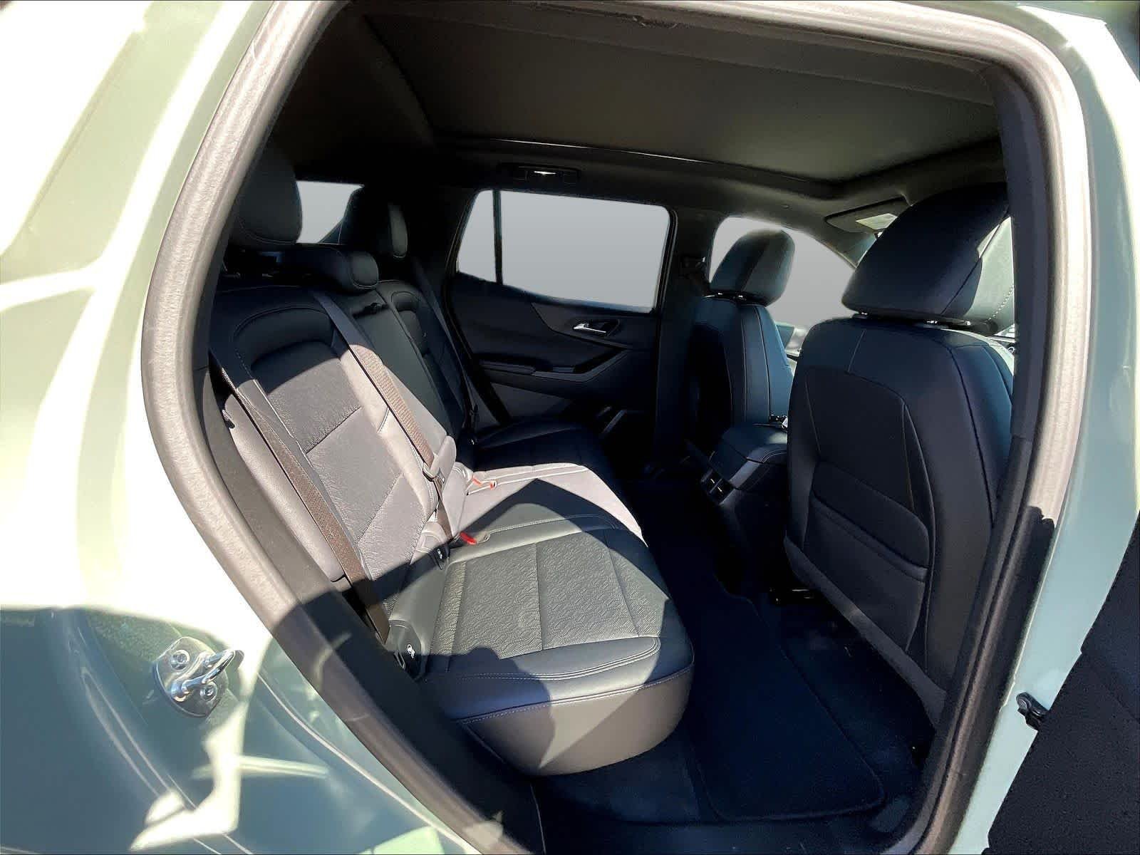 Used 2025 Cacti Green Chevrolet LT image 27