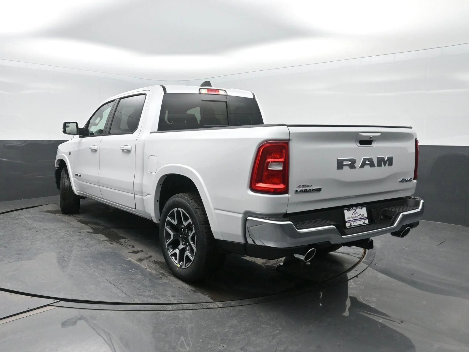 New 2026 Ivory White Tri-Coat Pearl-Coat Exterior Paint RAM Laramie image 48