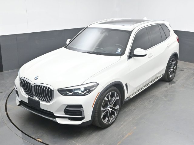 Used 2022 White BMW sDrive40i image 38