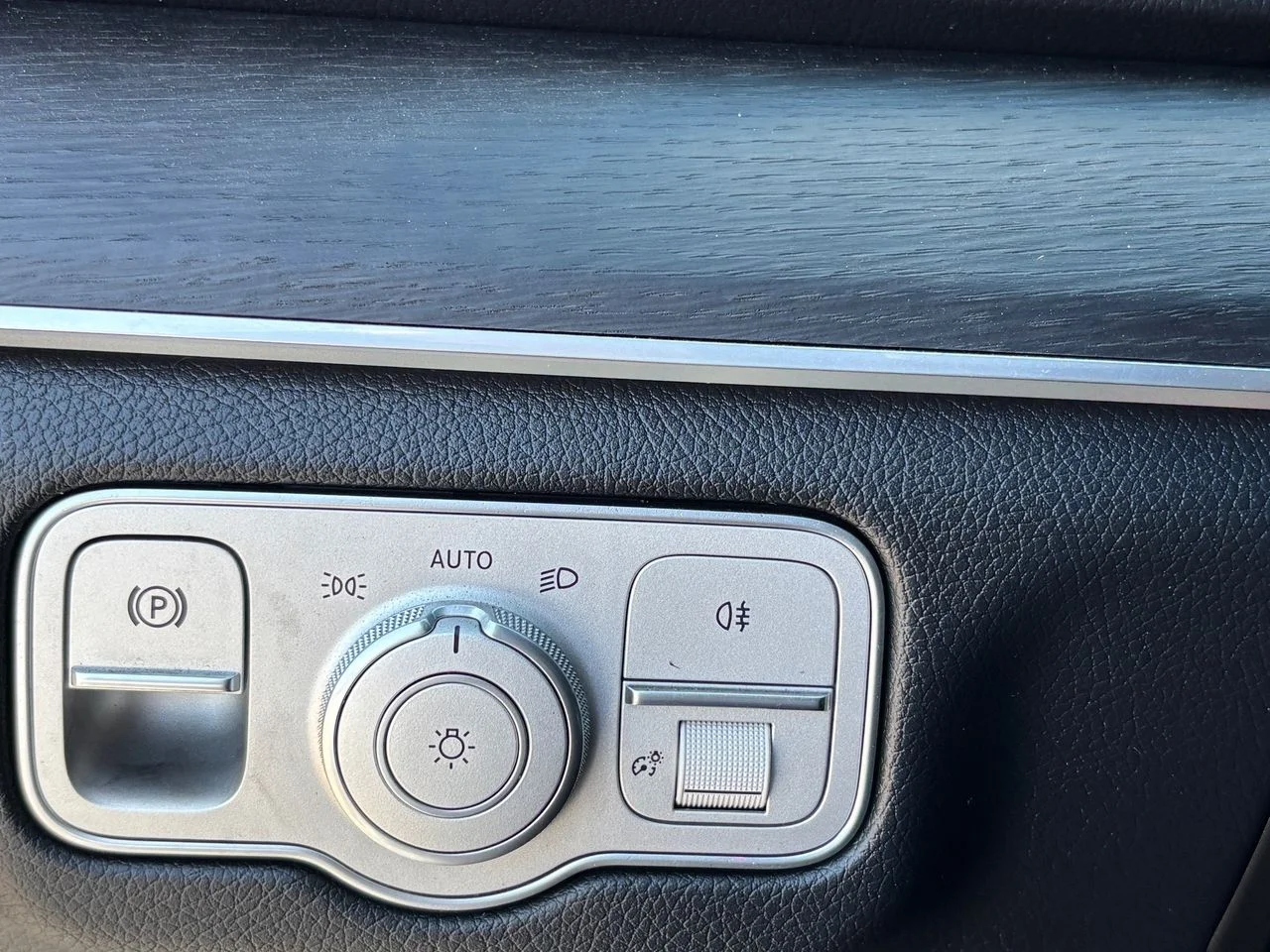 Used 2025 Selenite Gray Metallic Mercedes-Benz GLE 350 image 28