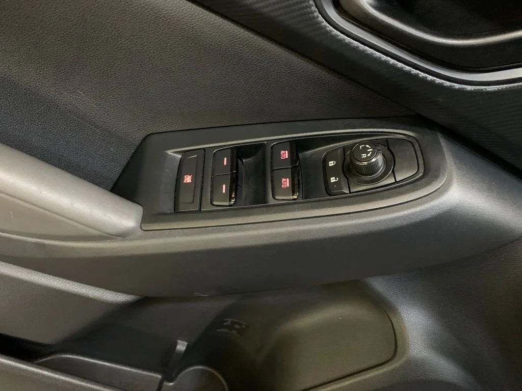 Used 2024 White Subaru Base image 12