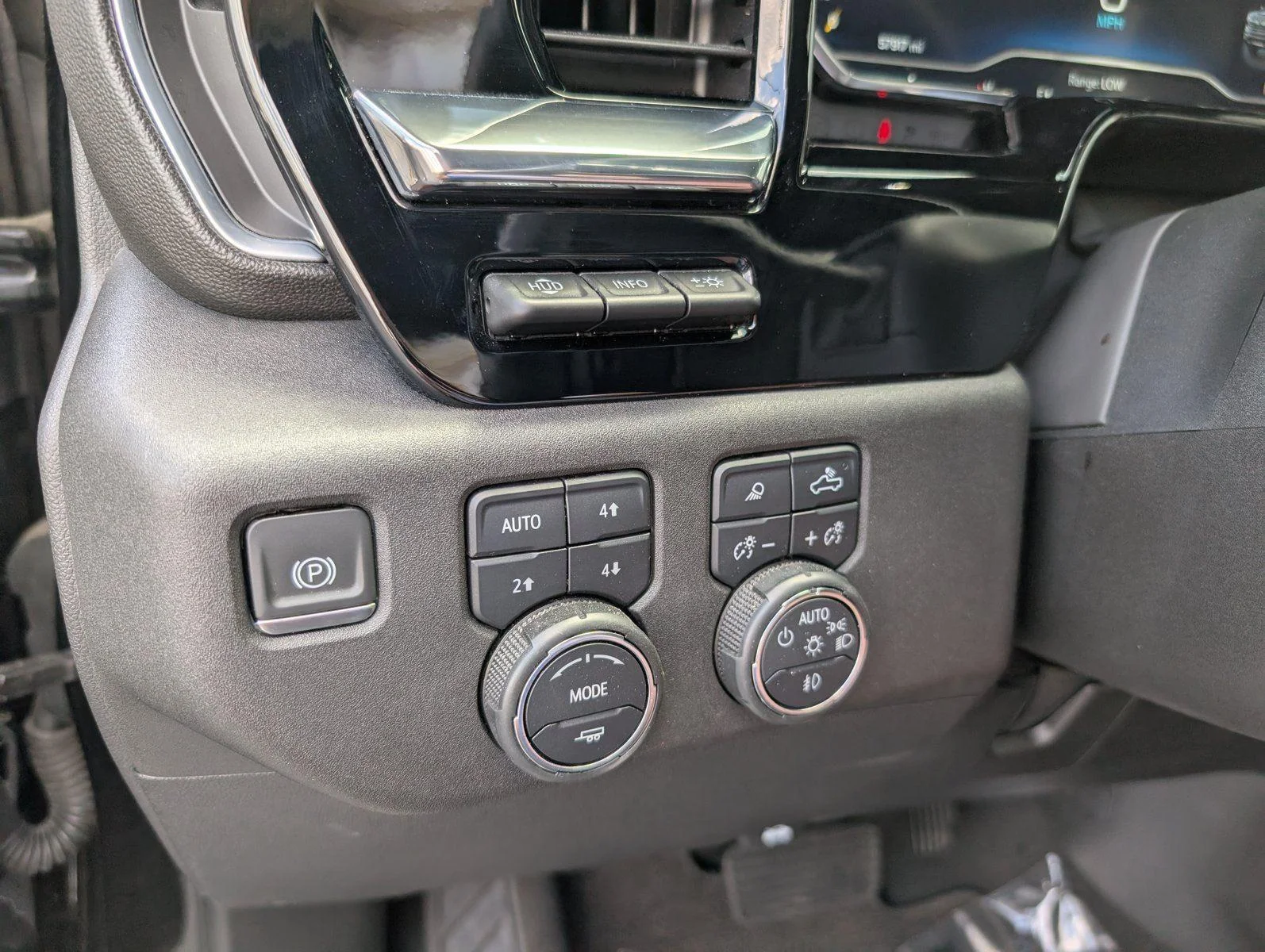 Used 2024 Black Chevrolet High Country image 29