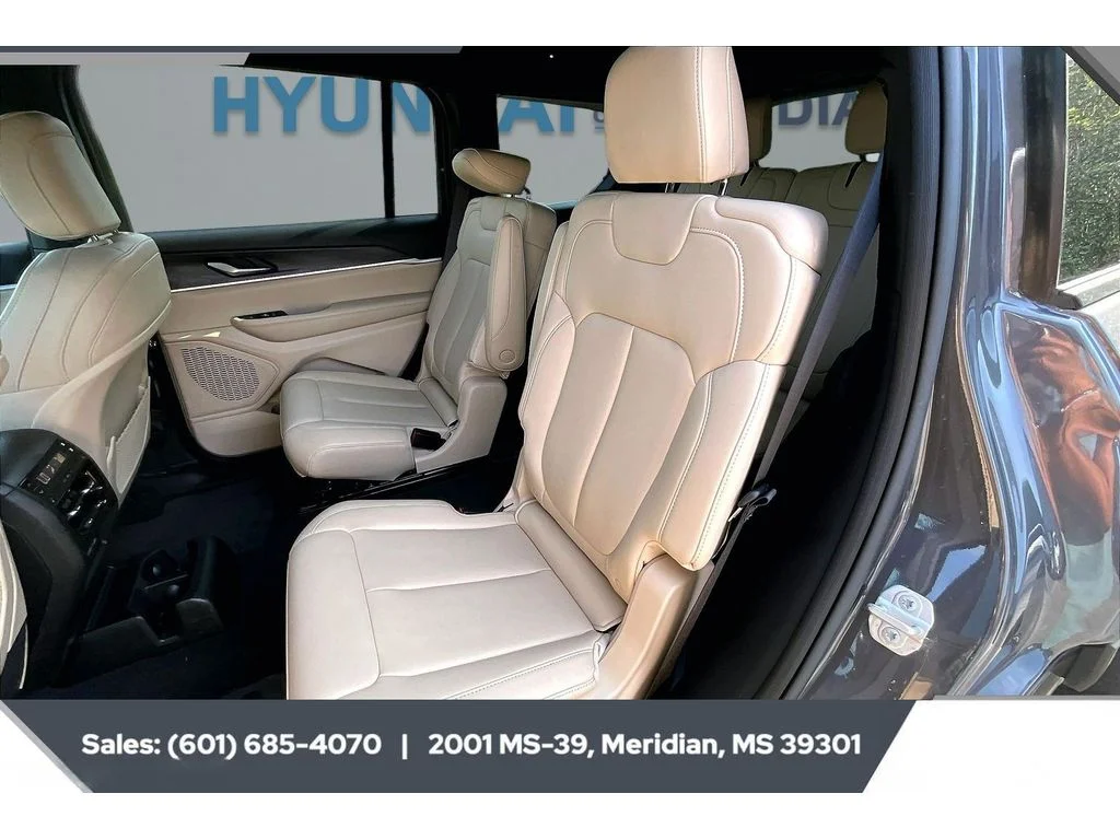 Used 2025 Baltic Gray Metallic Clearcoat Jeep Limited image 19