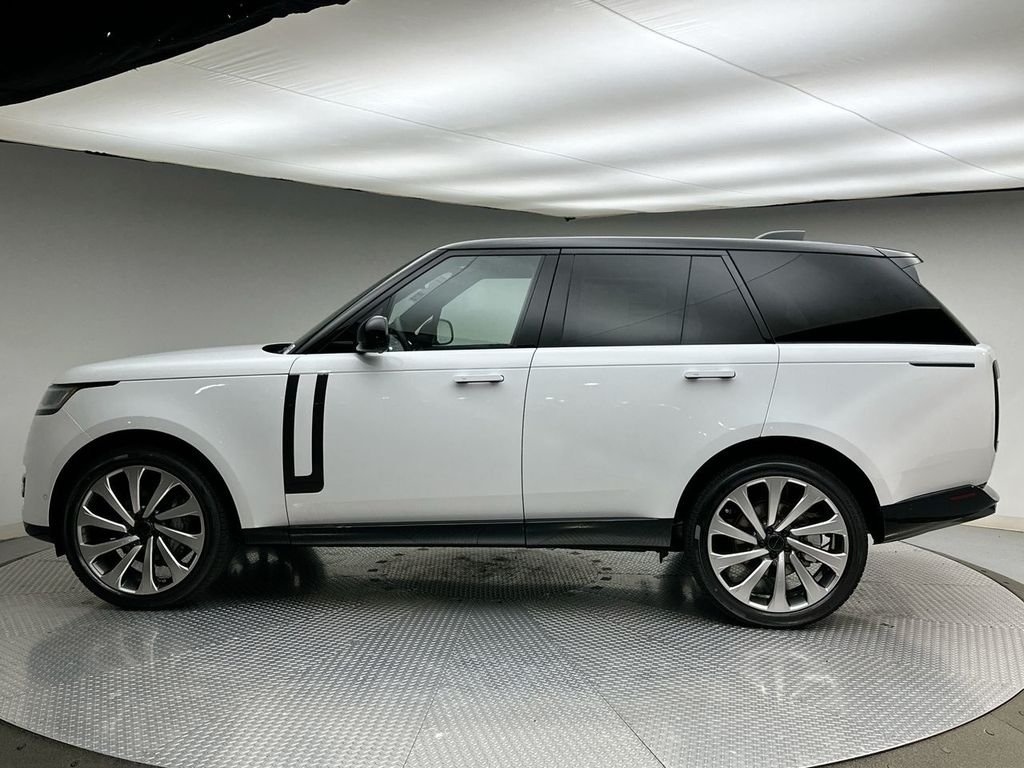 New 2026 Fuji White Land Rover SE image 2