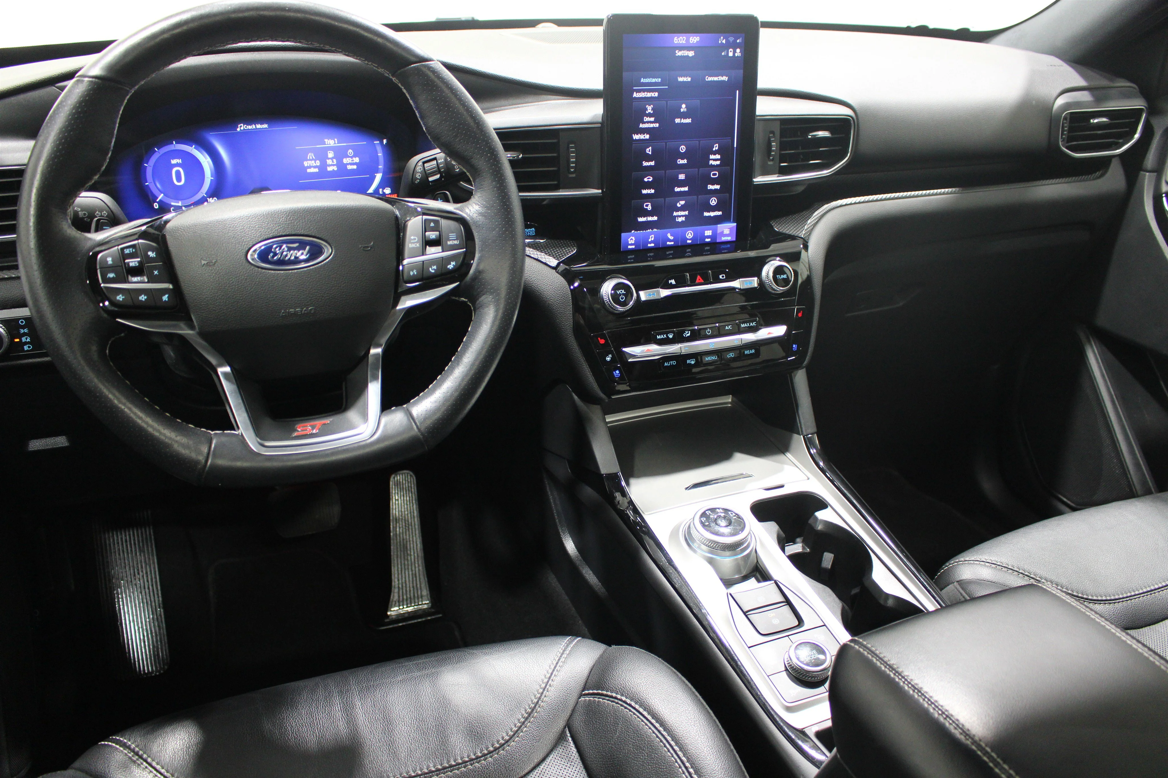 2022 Ford Explorer ST - Photo 2