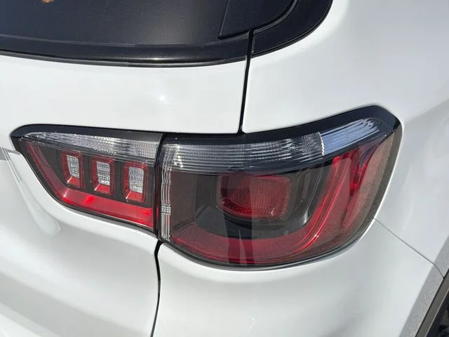 New 2026 Bright White Clearcoat Jeep Latitude image 9