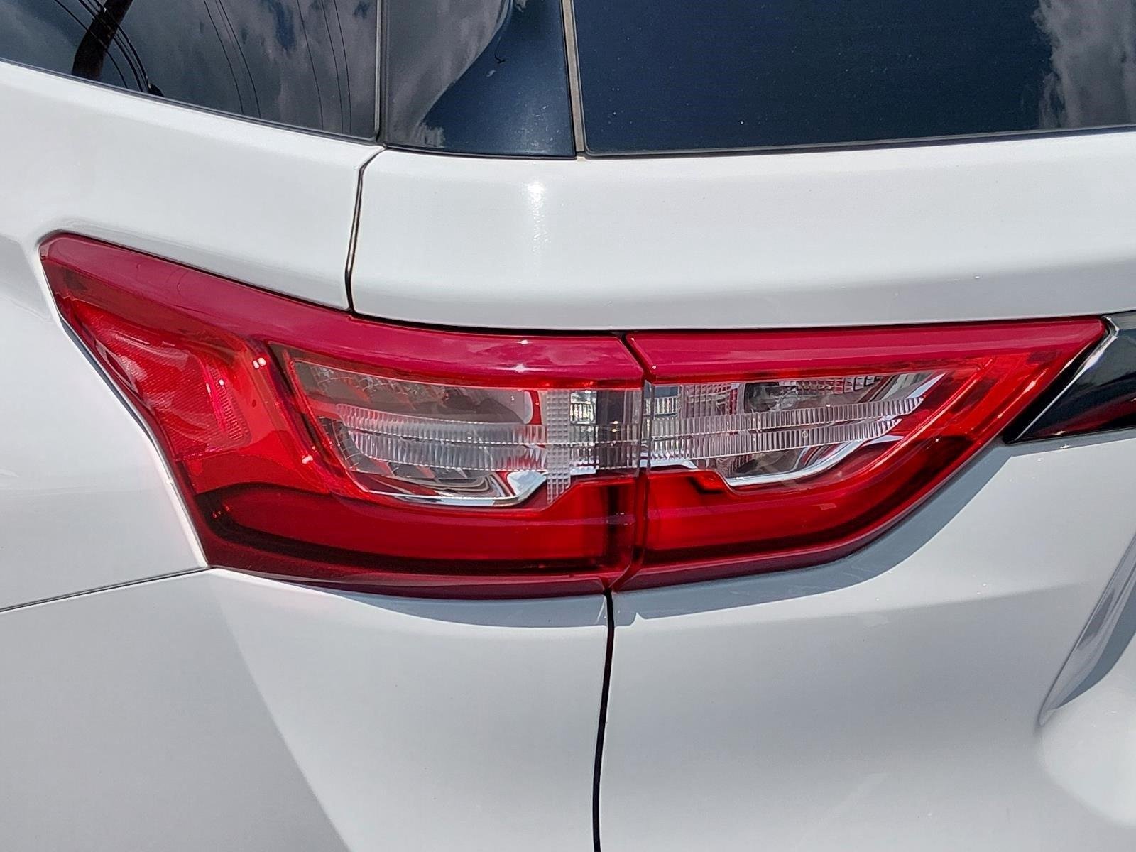 Used 2021 Summit White Chevrolet LT Cloth image 13