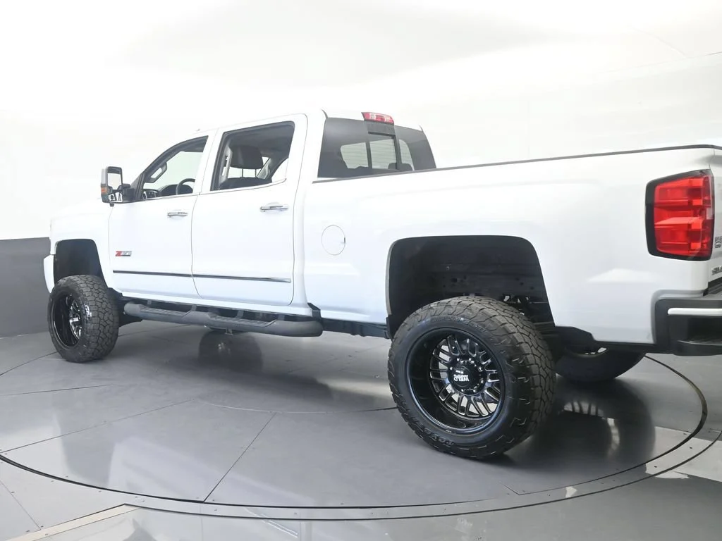 Used 2018 Summit White Chevrolet LTZ image 3