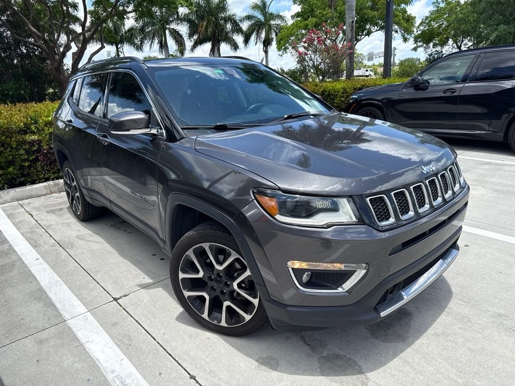 Used 2017 Gray Jeep Limited image 4