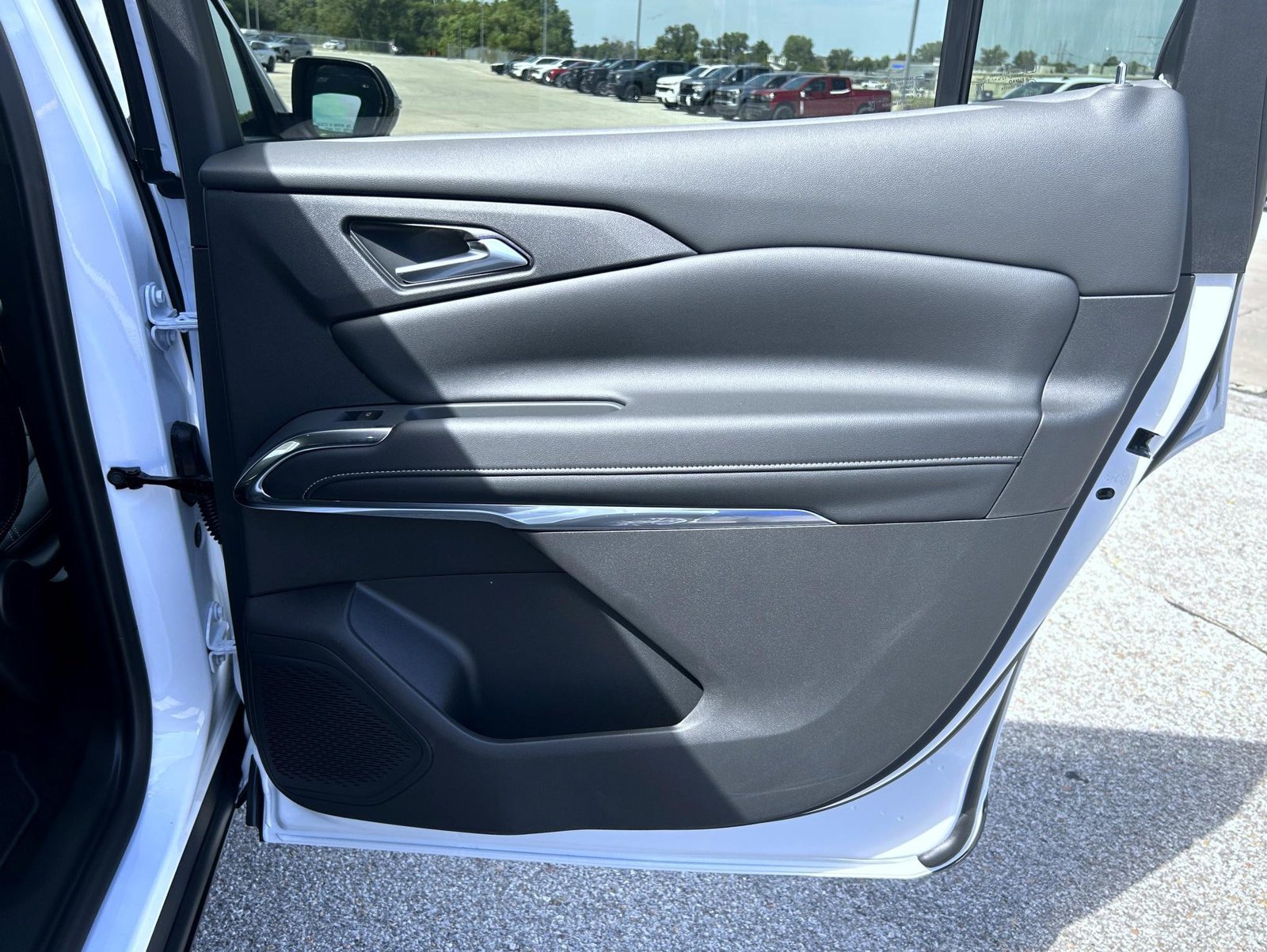 New 2027 Summit White Chevrolet LT image 18
