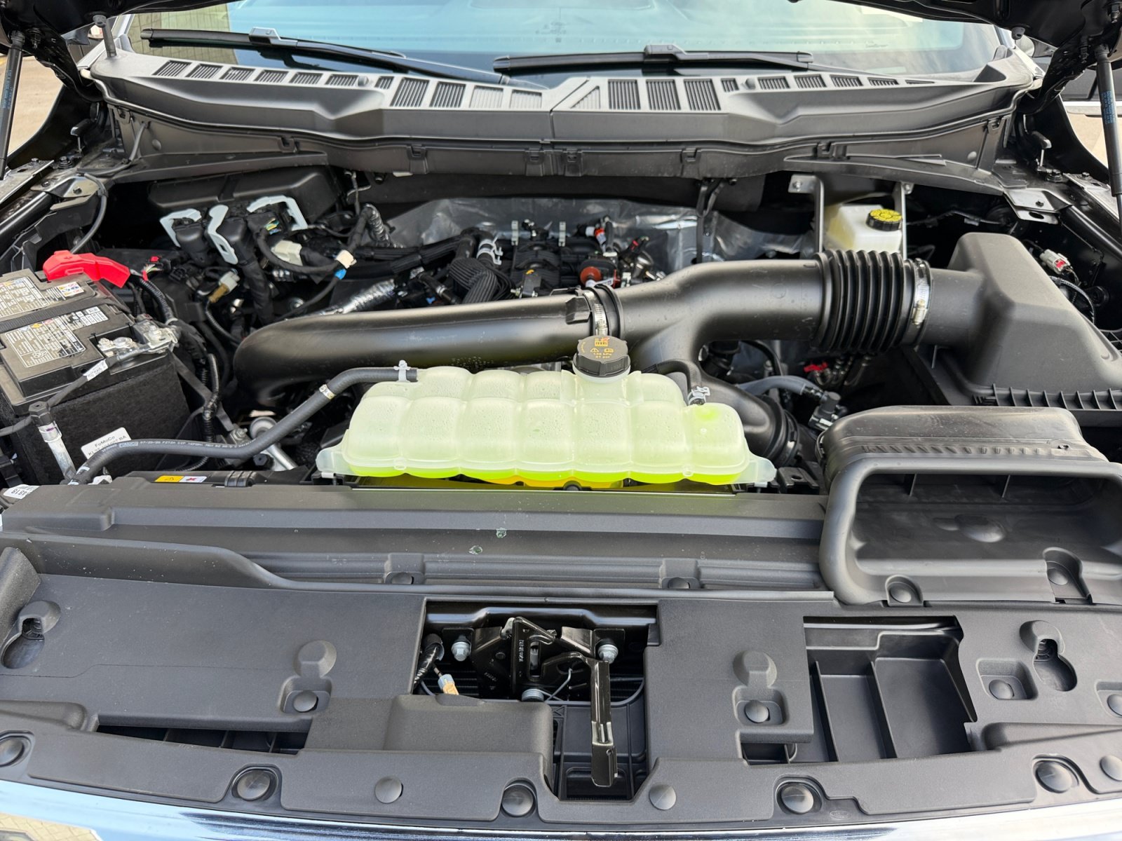New 2026 Carbonized Gray Metallic Ford LARIAT image 20
