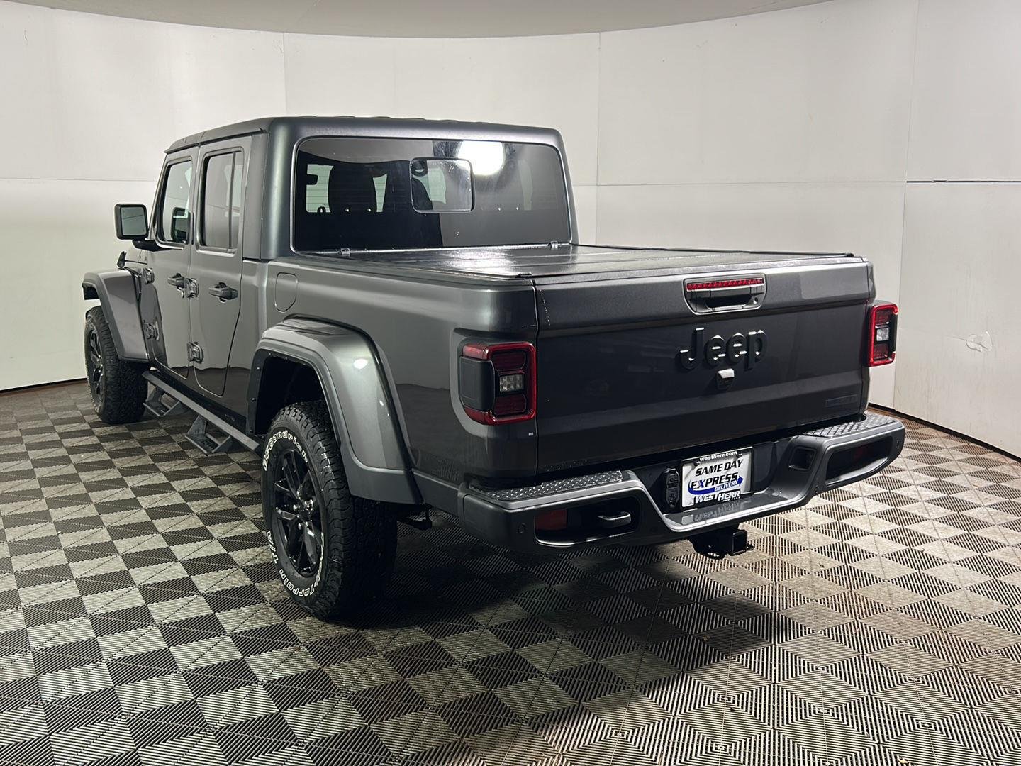 Used 2021 Granite Crystal Metallic Clearcoat Jeep Sport S image 10