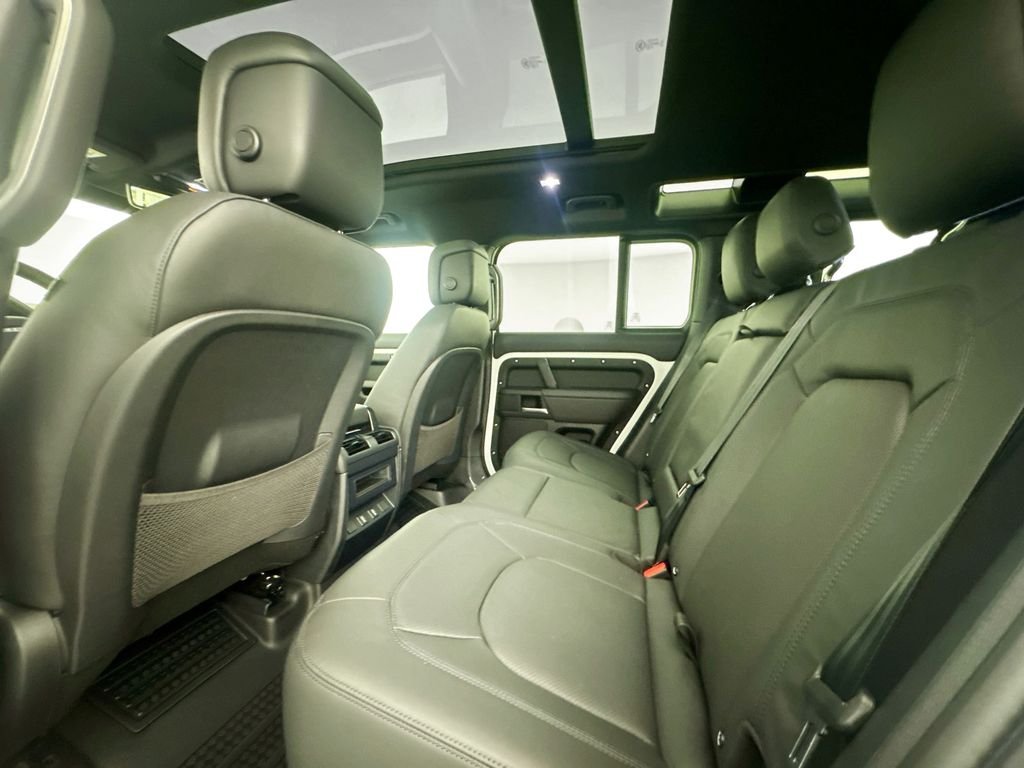 New 2026 Fuji White Land Rover X-Dynamic SE image 23