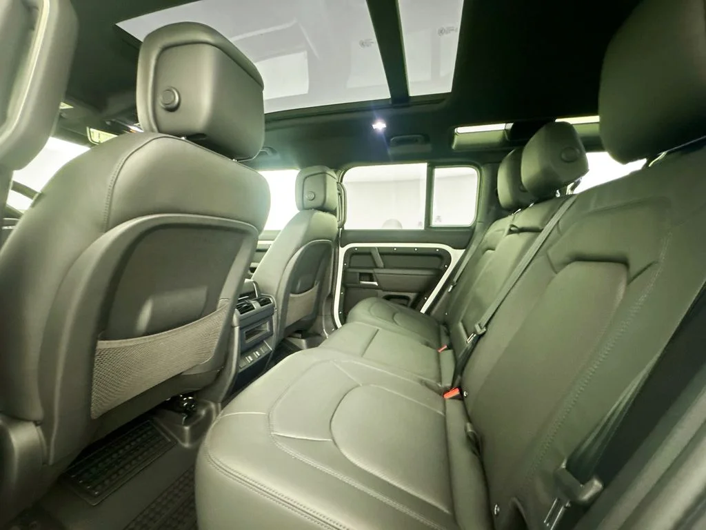 New 2026 Fuji White Land Rover X-Dynamic SE image 23