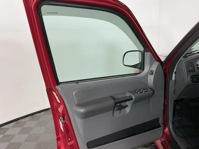 2004 Ford Explorer Sport Trac XLS - Photo 11