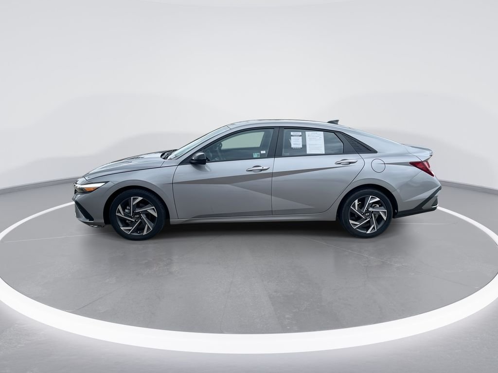 Used 2025 Silver Hyundai SEL Sport image 5