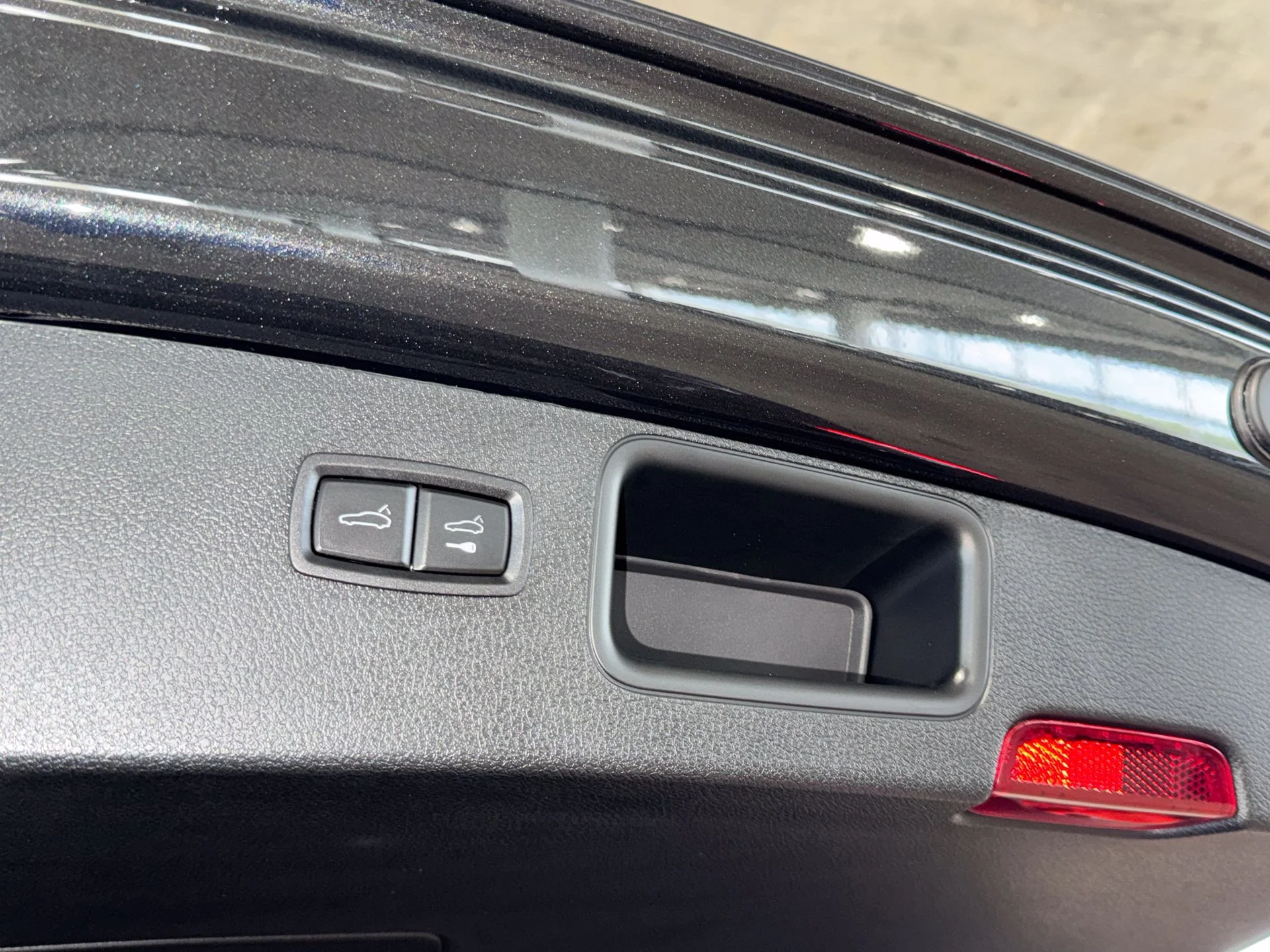 Used 2025  Porsche T image 14