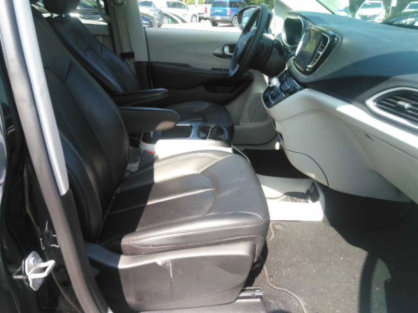 Used 2024 Black Chrysler Touring L image 8