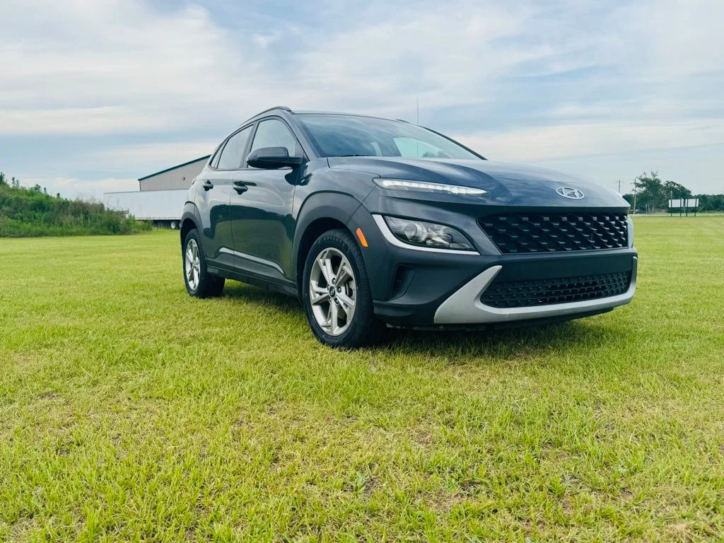 Used 2023 Gray Hyundai SEL image 3
