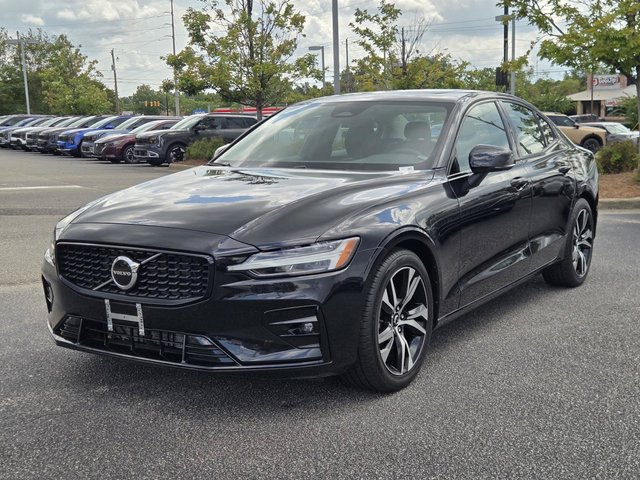 2024 Volvo S60 Core Dark Theme