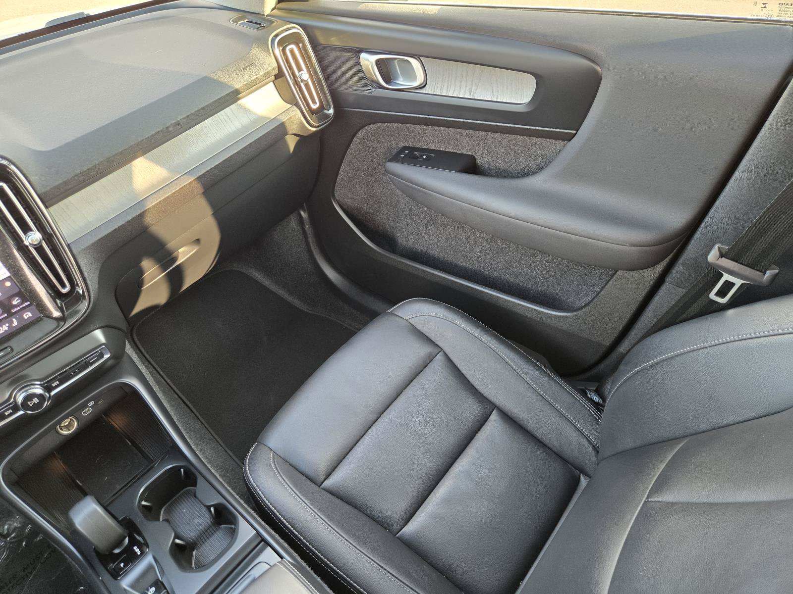 2025 Volvo XC40 Core - Photo 15