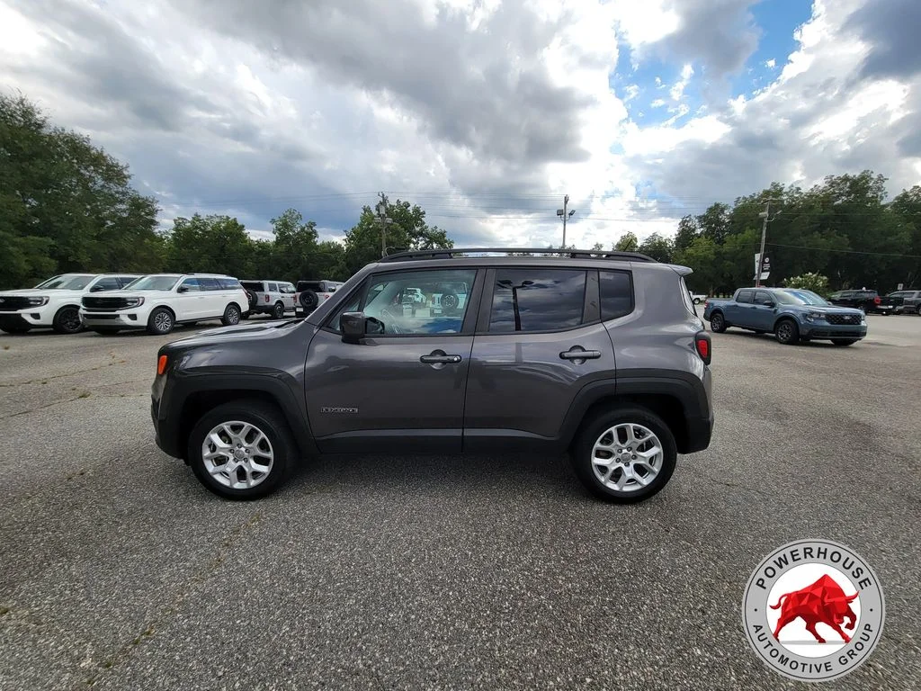 Used 2017 Gray Jeep Latitude image 4